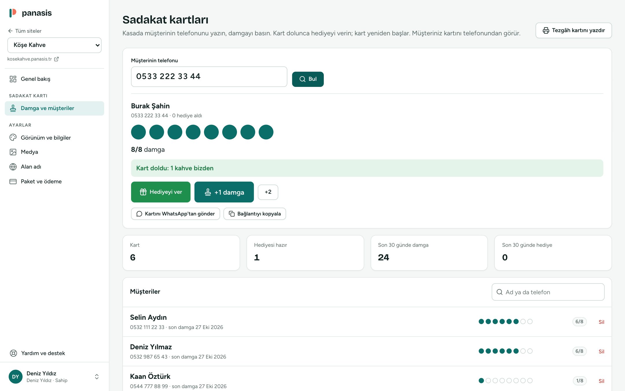 Panelde sadakat kartı: müşterinin damgaları, +1 damga ve hediyeyi ver düğmeleri, müşteri listesi